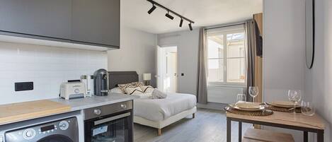 1 chambre, fer et planche à repasser, Wi-Fi gratuit, draps fournis