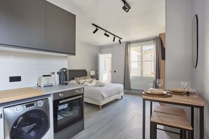 Unclassified image, 4 of 8, button