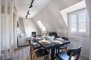 Unclassified image, 3 of 16, button