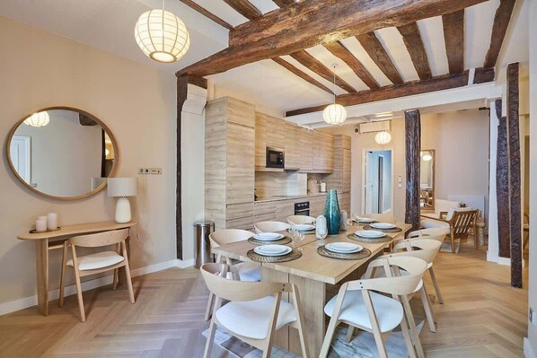 Unclassified image, 1 of 21, button