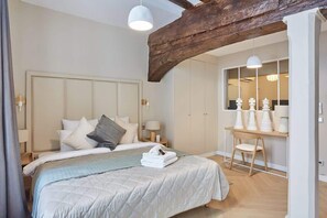 Unclassified image, 4 of 21, button