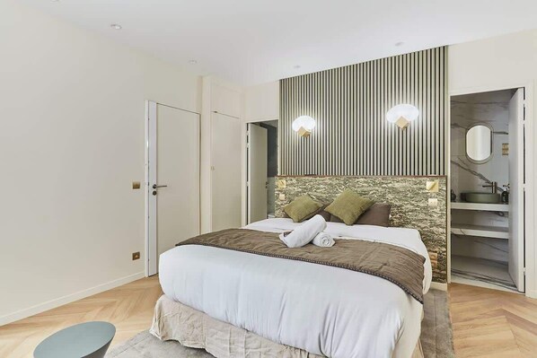 Unclassified image, 1 of 10, button - Superb apartement Champs Elysée/Saint honoré (Paris)