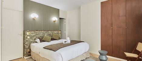 1 soverom, strykejern/-brett, wi-fi (inkludert) og sengetøy