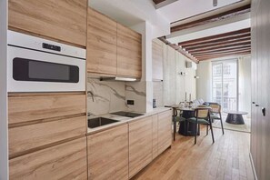Fridge, microwave, stovetop, dishwasher - New Apartment Center of Paris Place de la Bourse (Paris)