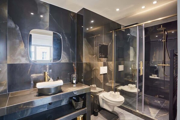 Shower, hair dryer, towels, shampoo