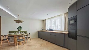 Coffee/tea maker, fridge, microwave, oven - Spacious AC flat Luxembourg St Germain des près (Paris)
