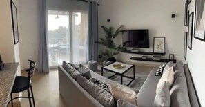 Télévision à écran plat