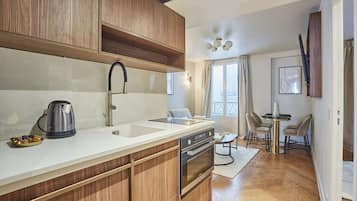 Fridge, microwave, stovetop, coffee/tea maker