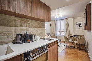 Fridge, microwave, oven, stovetop - New apartment Center of Paris/Le Marais (Paris)