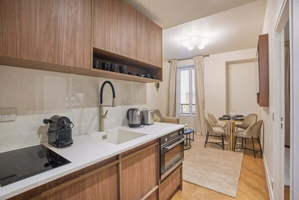 Fridge, microwave, oven, stovetop - New apartment Center of Paris/Le Marais (Paris)