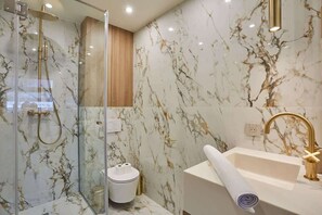 Dusche, Haartrockner, Handtücher