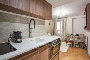 Fridge, microwave, oven, stovetop - New apartment Center of Paris/Le Marais (Paris)