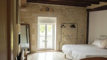 7 Schlafzimmer, Schreibtisch, Bügeleisen/Bügelbrett, Reisekinderbett