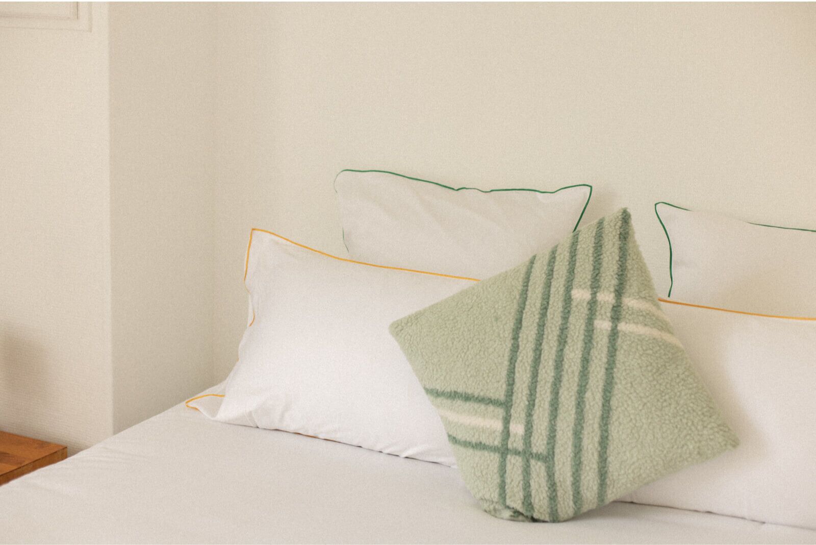 7 bedrooms, soundproofing, internet