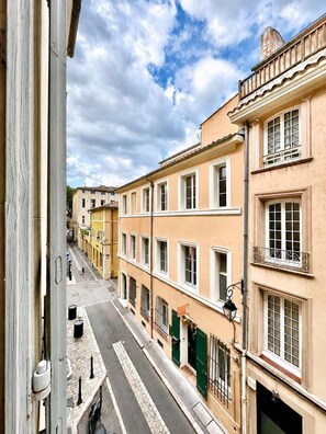 View from property - Èrsextius, ABB, Aix-en-Provence (Aix-en-Provence)