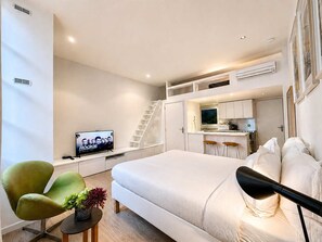 Iron/ironing board, WiFi, bed sheets