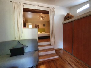 4 slaapkamers, een strijkplank/strijkijzer, wifi