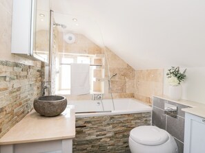 Shower - 2 Dewars Farm Cottages (Bicester)