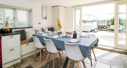 2 Dewars Farm Cottages