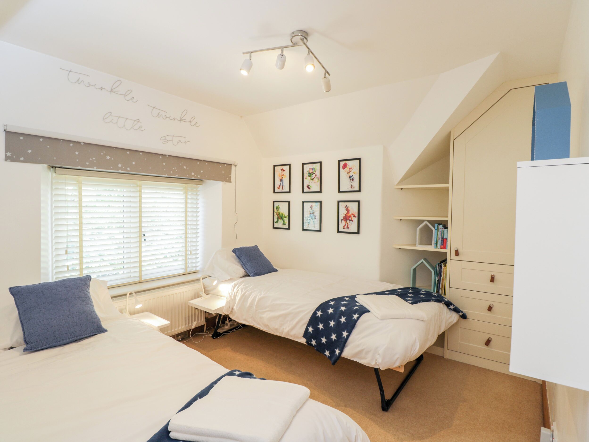 4 habitaciones, decoración personalizada y muebles diferentes 