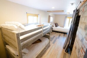 2 bedrooms, free WiFi, bed sheets, wheelchair access - Rustic-Chic 2BR Casita • Sleeps 10 • Brazos River Views • Mineral Wells (Mineral Wells)
