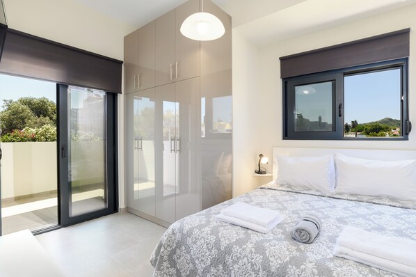 3 bedrooms, in-room safe, iron/ironing board, free WiFi
