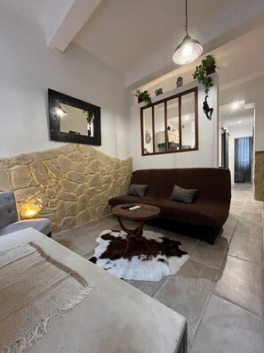 Living area - T2, Bonaparte, Plein Centre, Climatisé (La Ciotat)