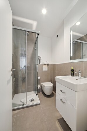 Suite | Baño | Amenidades de baño ecológicas, secadora de cabello, toallas, jabón 