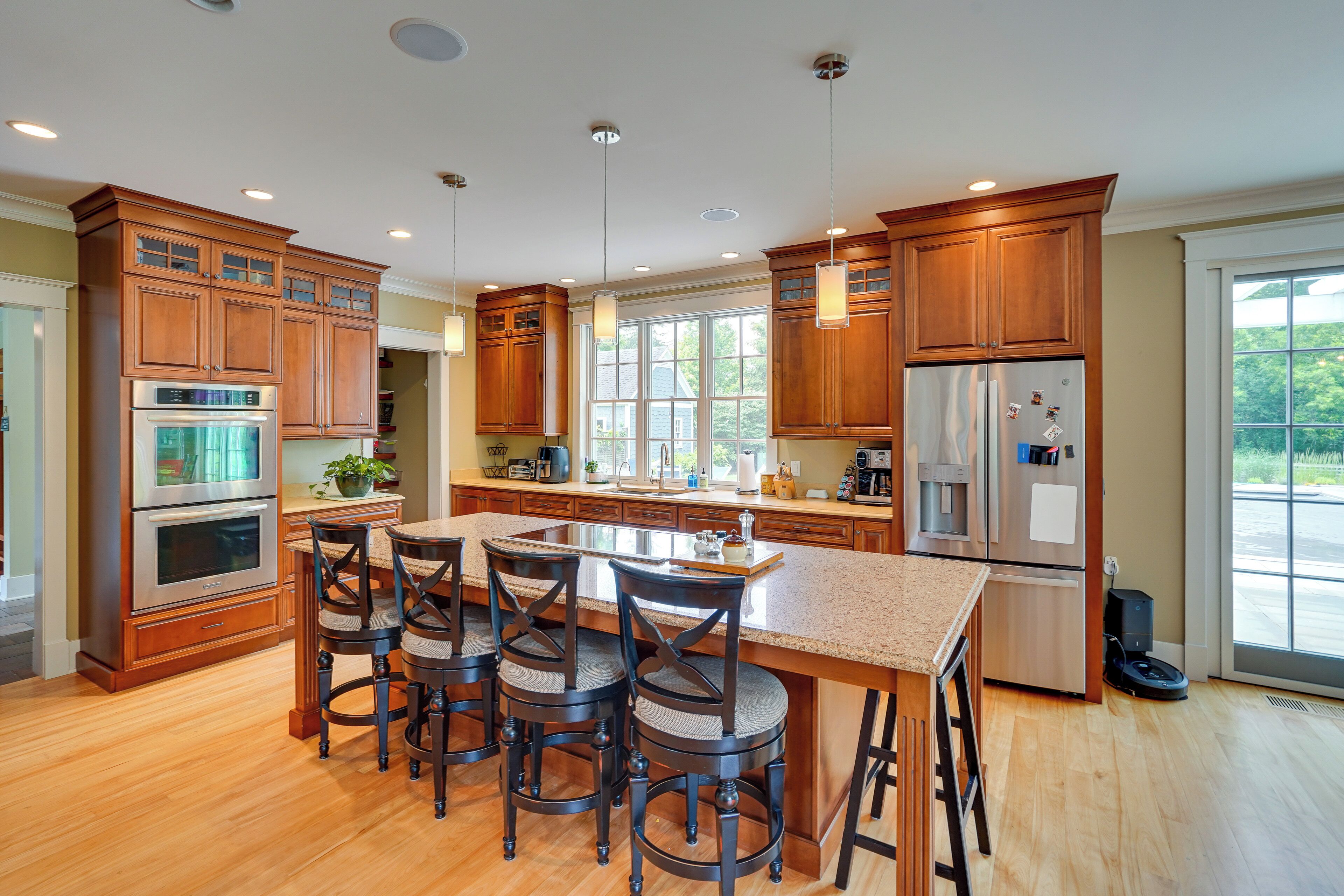 Microwave, stovetop, dishwasher, coffee/tea maker
