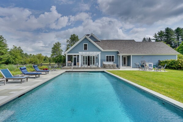 A house with a swimming pool, a covered patio, and a lawn. - Stockbridge Retreat w/ Pool & Hot Tub! (Stockbridge)