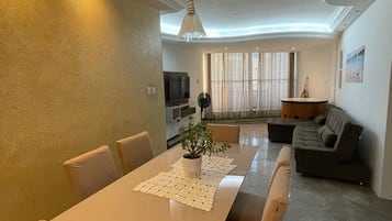 43-英寸智能电视(配备数码频道)