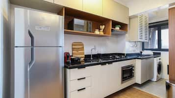 City Apartment | Private kitchen | Fridge, microwave, cookware/dishes/utensils