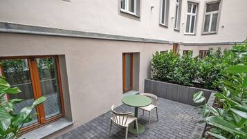 Room with terrace (Basement) | Terrace/patio