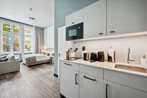 Comfort suite with sofa bed | Private kitchen - Limehome Berlin Stresemannstr (Berlin)