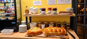 Daily buffet breakfast for a fee - LE 120 (La Chataigneraie)