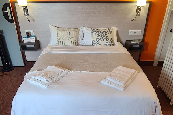 Habitación Confort doble | Escritorio, espacio para trabajar con un portátil, wifi gratis