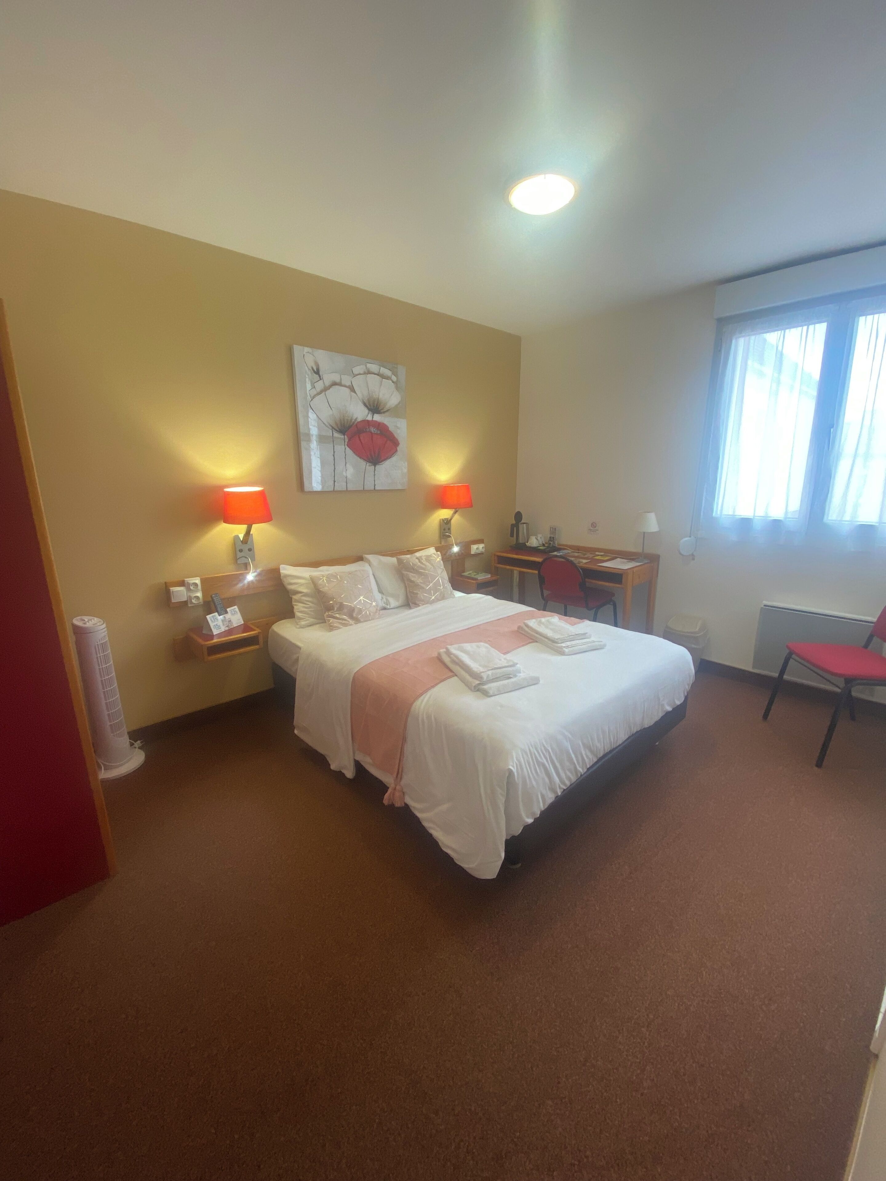 Desk, laptop workspace, free WiFi