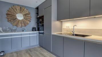 Frigorifero, microonde, forno, lavastoviglie