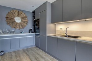 Kühlschrank, Mikrowelle, Ofen, Geschirrspüler