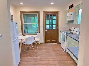 Fridge, oven, dishwasher, coffee/tea maker - The Ocoee Casita - Less then 5 minutes from Lee University (Cleveland)