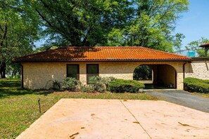 Property grounds - The Ocoee Casita - Less then 5 minutes from Lee University  (Cleveland)