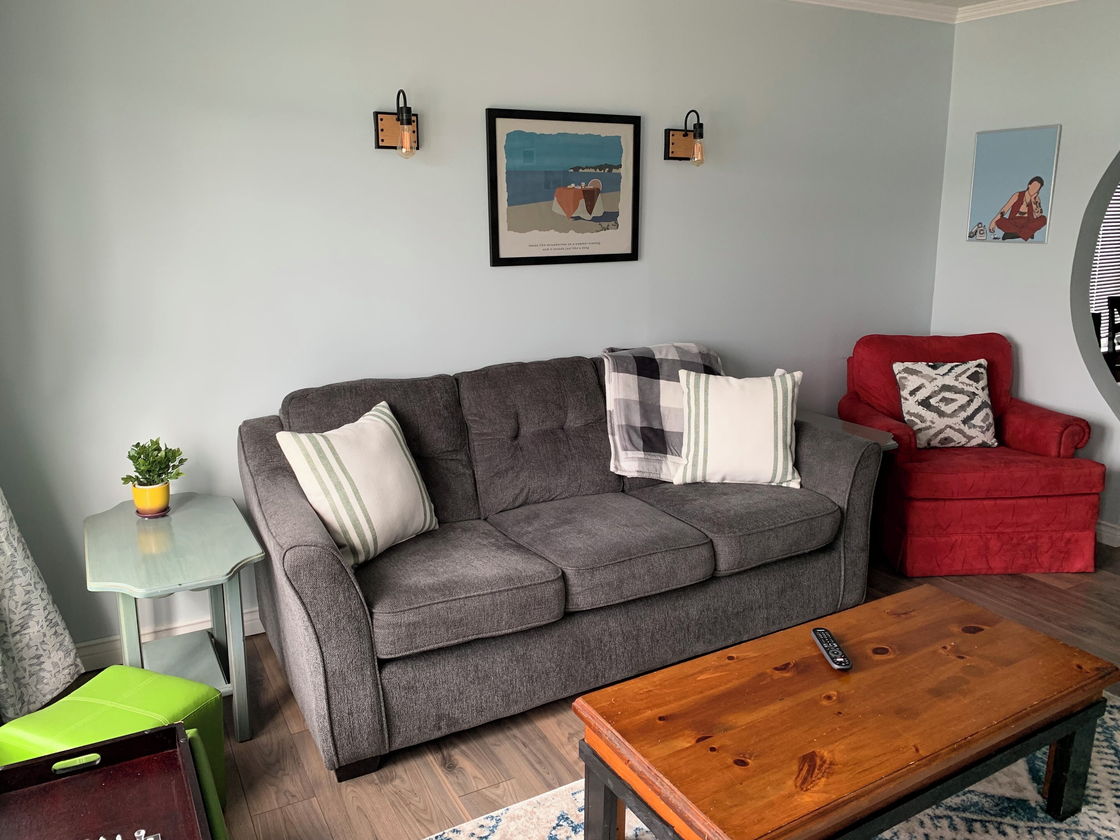 Una Smart TV, una chimenea