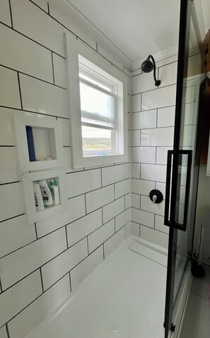 Hair dryer, towels, toilet paper - Make memories at Harry’s House in Hearts Delight, NL.  (Pet Friendly!) (Heart's Delight-Islington)