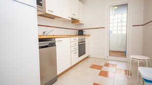 Frigorifero, microonde, forno, lavastoviglie