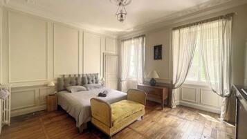 3 slaapkamers, een bureau, een strijkplank/strijkijzer, wifi