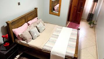 2 bedrooms, iron/ironing board, free WiFi, bed sheets