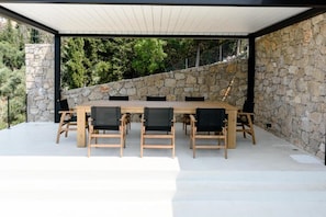 تناول الطعام بالخارج