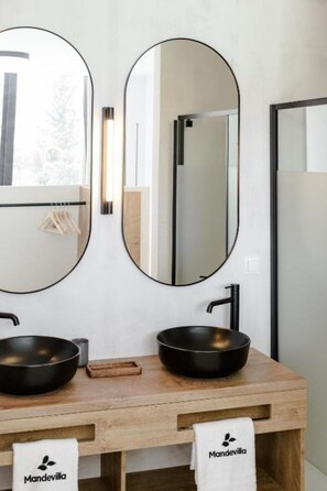 Hair dryer, towels, soap, shampoo - Villa with Private Pool (Lefkada)