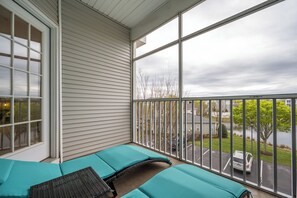 Property grounds - Bright and Airy Coastal Retreat 3rd Floor Condo (Lewes)