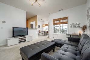 Smart TV - Bright and Airy Coastal Retreat 3rd Floor Condo (Lewes)